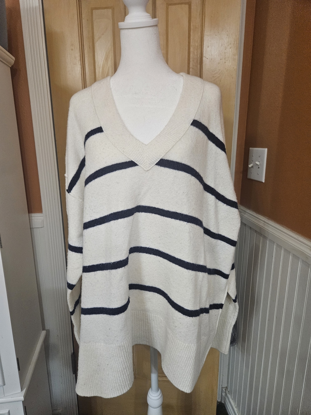 aerie Cream and Navy Striped V-Neck Pullover